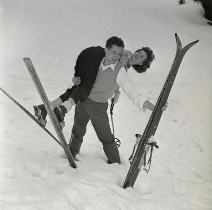 boy-and-girl-skiing-at-mount-rainier