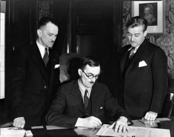 Gov. Martin signng his first bill, 1933