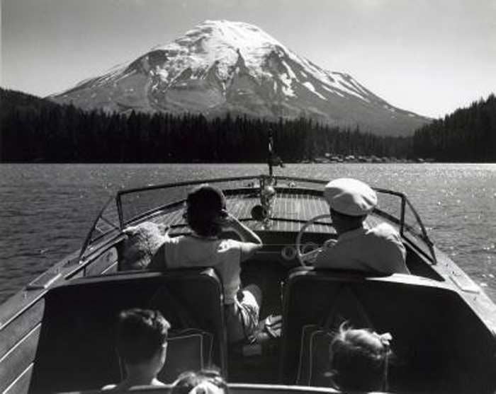 Mount-St.-Helens---boating-on-Spirit-Lake