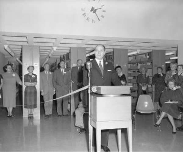 Rosellini-speaks-at-State-Library-opening-ceremony